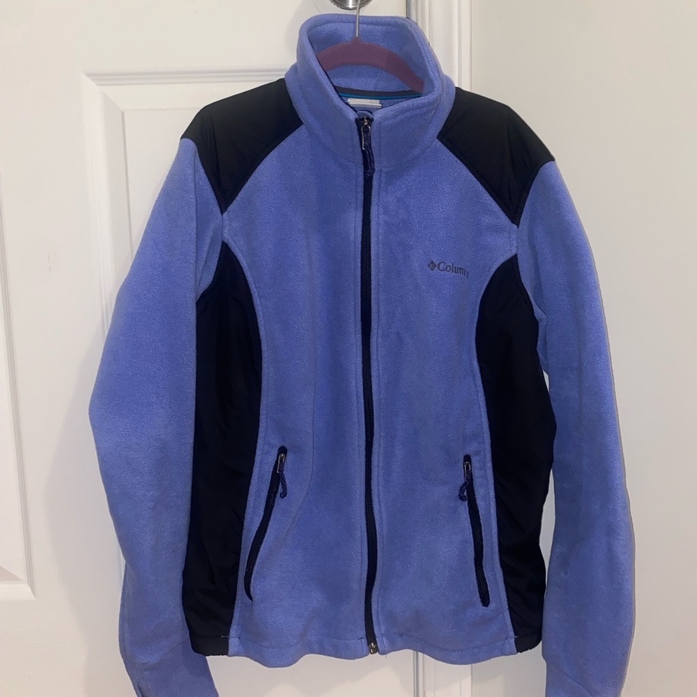 Columbia Blue and Black Ski Jacket with Color-Block Design